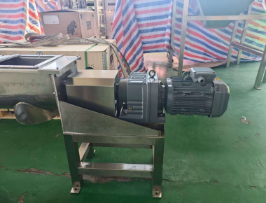 Solution de chaîne d'assemblage pour machine d'emballage de sel : VFFS haute vitesse et intégration de mise en sac à gueule ouverte