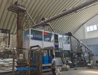 Chaîne de production industrielle complète pour le pesage et l'ensachage automatisés du sel